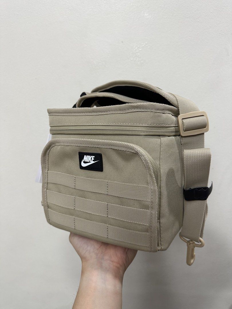 Nike Insulated Lunch Bag Tan (Category: Tote Bags) located in Quezon City. Submitted by jvr2019 (Listing ID 1464239169, Image 2). Description: - Brand new Nike insulated bag - Still has the tag attached - Front pocket with MOLLE webbing - Adjustable strap - Top zip opening - Ideal for lunches or small essentials.