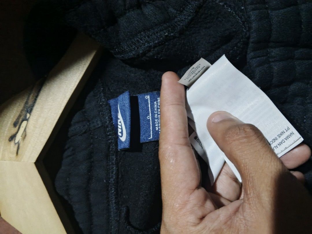 Nike Jogger Pants Black Size L (Category: Joggers) located in Manila. Submitted by thriftnized_07 (Listing ID 1464279534, Image 2). Description: - Black Nike Jogger Pants - Size L on tag - Fits waist sizes 30 to 38 - Length: 40 inches - Made in China - No issues or flaws.