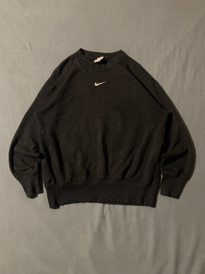 NIKE MID SWOOSH (Category: Hoodies) located in Cavite. Submitted by thrift_2find (Listing ID 1464339109, Image 1). Description: no issue.