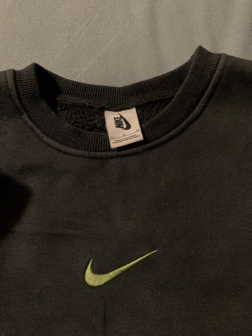 Nike mid swoosh (Category: Hoodies) located in Cavite. Submitted by thrift_2find (Listing ID 1464339208, Image 2). Description: no issue.