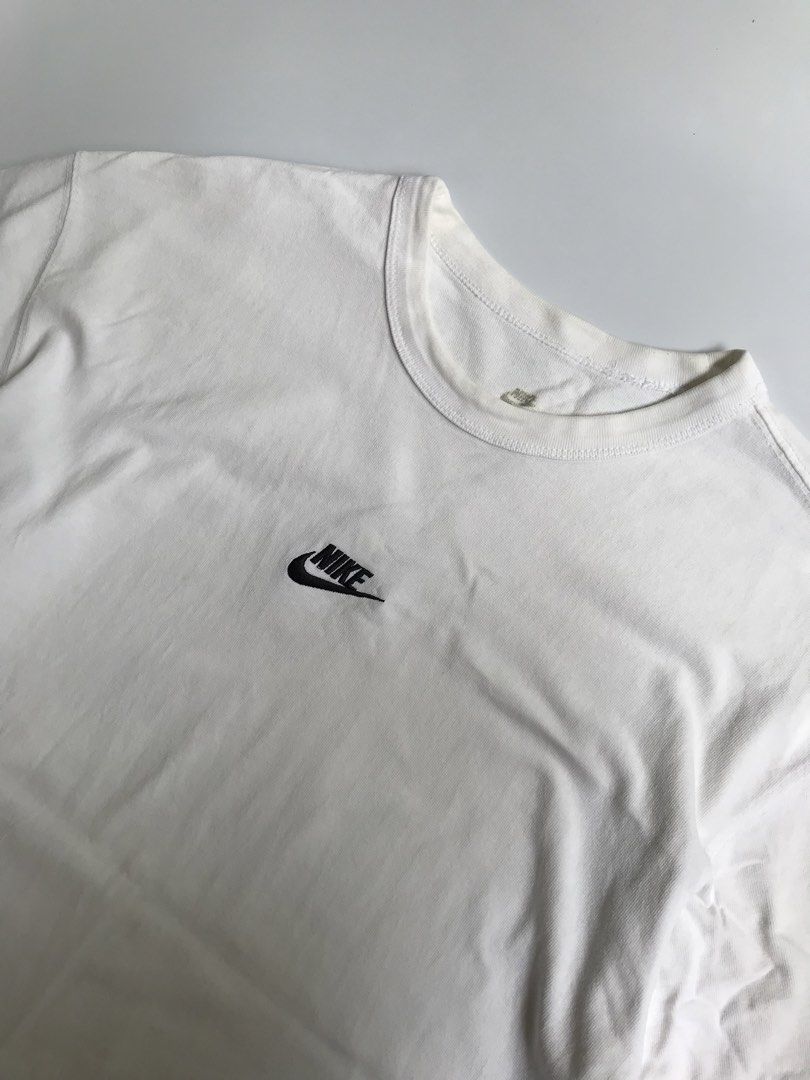 NIKE MID SWOOSH SHIRT (Category: Tshirts & Polo Shirts ) located in Aurora. Submitted by thrillthriftfinds123 (Listing ID 1464196252, Image 2). Description: NIKE MID SWOOSH SHIRT🔥 SIZE MEDIUM TO LARGE NO ISSUE GOOD CONDITION 9.5 COLOR RATE .