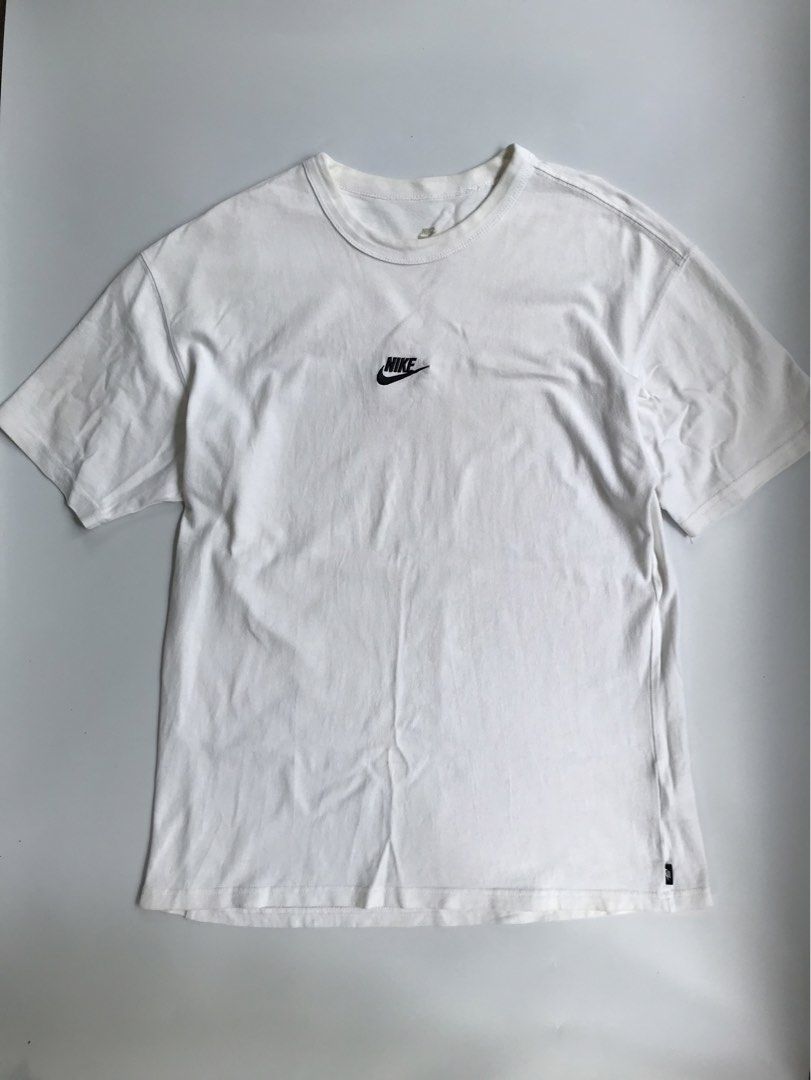 NIKE MID SWOOSH SHIRT (Category: Tshirts & Polo Shirts ) located in Aurora. Submitted by thrillthriftfinds123 (Listing ID 1464196252, Image 1). Description: NIKE MID SWOOSH SHIRT🔥 SIZE MEDIUM TO LARGE NO ISSUE GOOD CONDITION 9.5 COLOR RATE .
