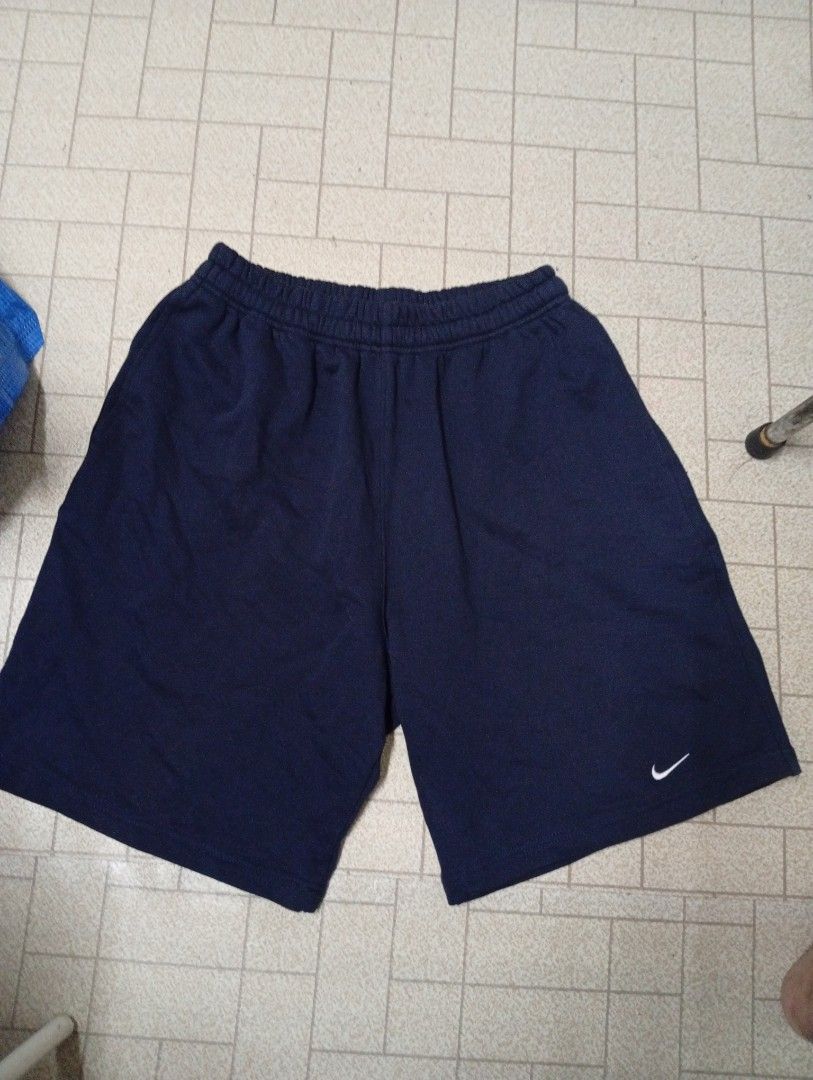 Nike Navy Blue Sweat Shorts XL （分類：短褲）位於 Hong Kong。 由 love2x123185 提交（商品編號 1464299446，圖片 1）。簡介： Navy blue Nike sweat shorts. Size XL. Elastic waistband with drawstring. Simple and comfy for everyday wear. Great for lounging or light workouts. Check out the photos for details.。