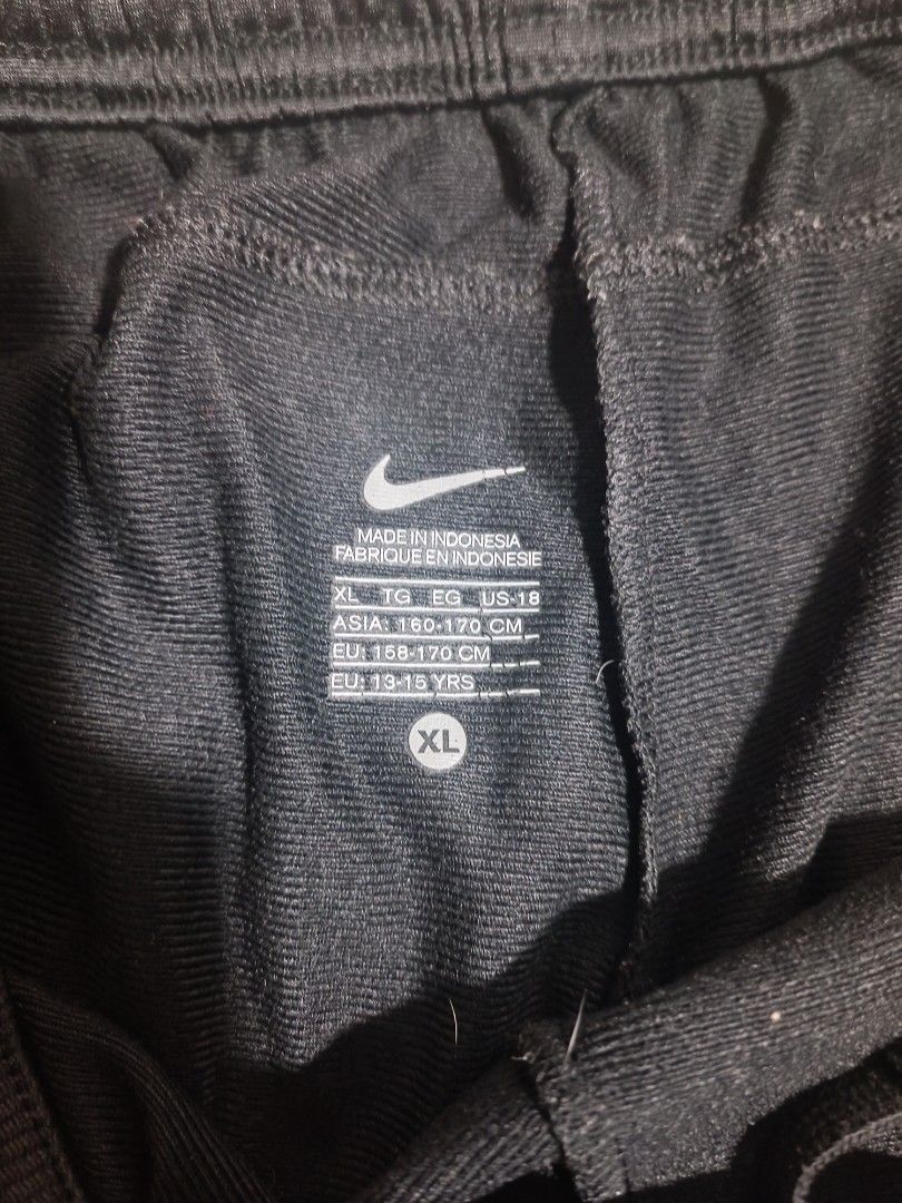 Nike pants (Category: Joggers) located in Manila. Submitted by lapulga900 (Listing ID 1464227835, Image 2). Description: Negotiable size XL.