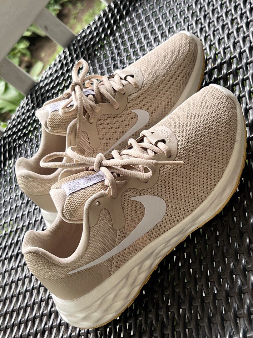 Nike Revolution 6 (Category: Sneakers) located in Trece Martires City. Submitted by somecallitswagger (Listing ID 1464186808, Image 2). Description: Nike Revolution 6 Womens US - 6 UK - 3.5 Eur - 36.5 SANDDRIFT/WHITE-TOPAZ GOLD Bought ₱2,895 Rfs: too small .