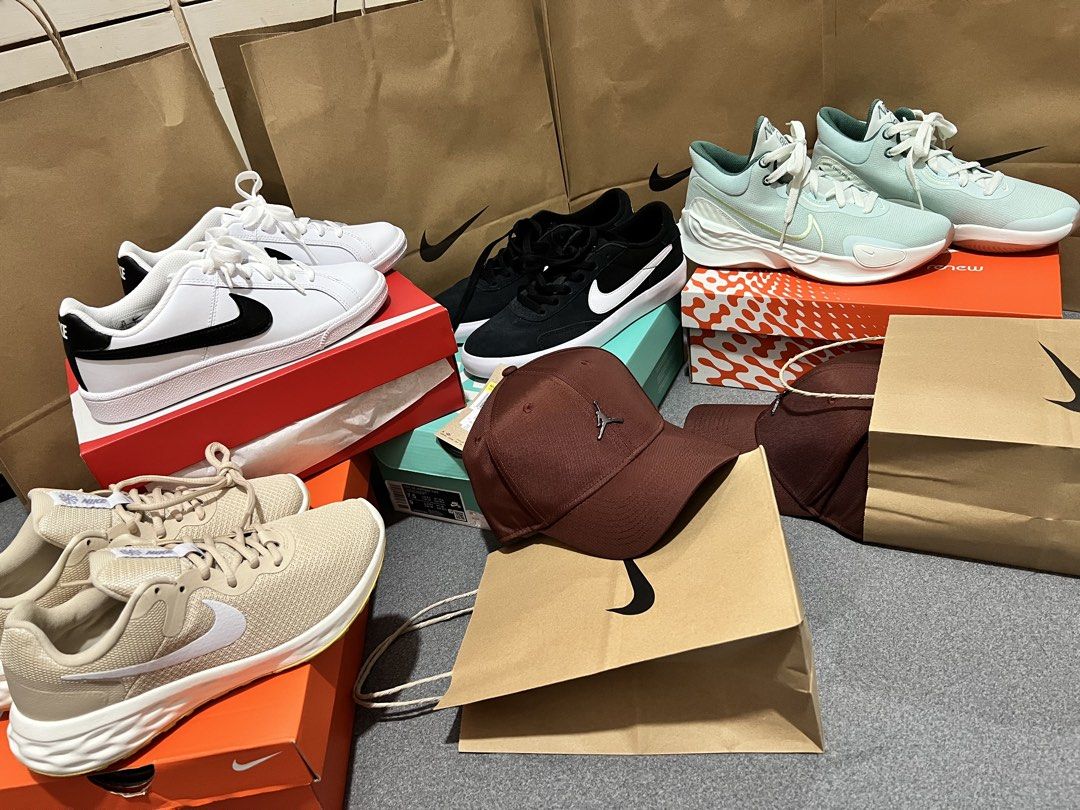 Nike Revolution 6 (Category: Sneakers) located in Trece Martires City. Submitted by somecallitswagger (Listing ID 1464186808, Image 1). Description: Nike Revolution 6 Womens US - 6 UK - 3.5 Eur - 36.5 SANDDRIFT/WHITE-TOPAZ GOLD Bought ₱2,895 Rfs: too small .