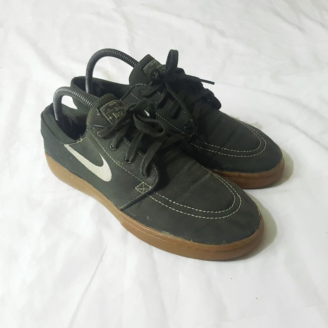 Nike Stefan Janoski dark green (Category: Sneakers) located in Cebu City. Submitted by dwightmendozasr (Listing ID 1464175216, Image 3). Description: Nike Stefan Janoski dark green size 9.0 on tag, best fit for size 8.0 -Replacement soles Php 350.00 + shipping fee Code: SHOES0106 .