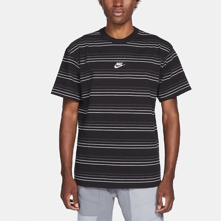 Nike Stripe Mid Logo (Category: Tshirts & Polo Shirts ) located in Bocaue. Submitted by adrianberi35876 (Listing ID 1464182279, Image 1). Description: Nike Stripe Mid Logo Width:19.4 Length:26.4 Good Condition No issue 📩 📩📩 📍 Bocaue,Bulacan.