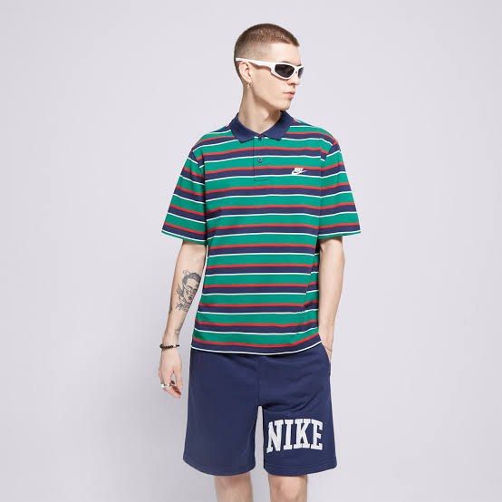 NIKE STRIPES POLO SHIRT (Category: Tshirts & Polo Shirts ) located in Pasig City. Submitted by buzzthrifty (Listing ID 1464264730, Image 2). Description: SIZE M-L 21x25 EXCELLENT CONDITION.