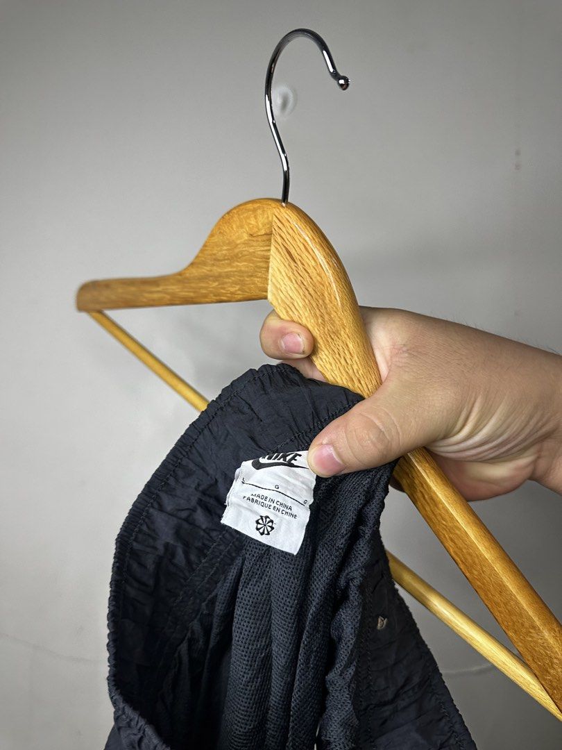 NIKE SWOOSH WOOVEN (Category: Shorts) located in Molave. Submitted by thriftmate13 (Listing ID 1464178601, Image 2). Description: .
