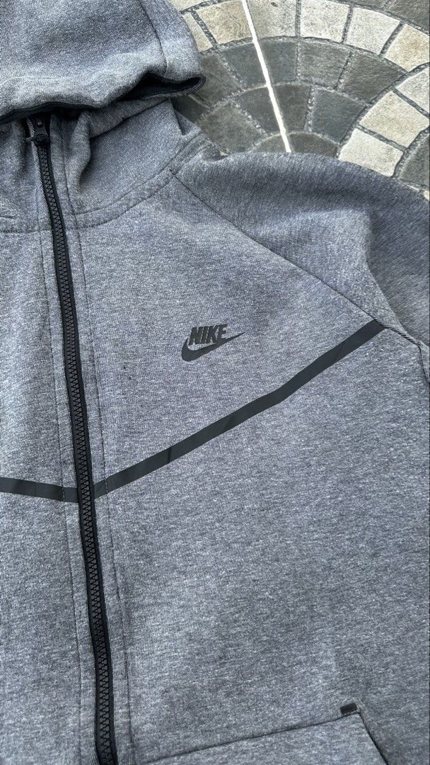 NIKE TECH DUAL ZIP JACKET (Category: Coats, Jackets and Outerwear) located in Manila. Submitted by urban.vintage (Listing ID 1464138000, Image 2). Description: ISSUE: SMALL PINHOLE (NEED WASH) MOP :GCASH (NO COD) SHIP VIA: LALAMOVE & J&T LOCATION: PASIG CITY LENGTH: 28 WIDTH :23.