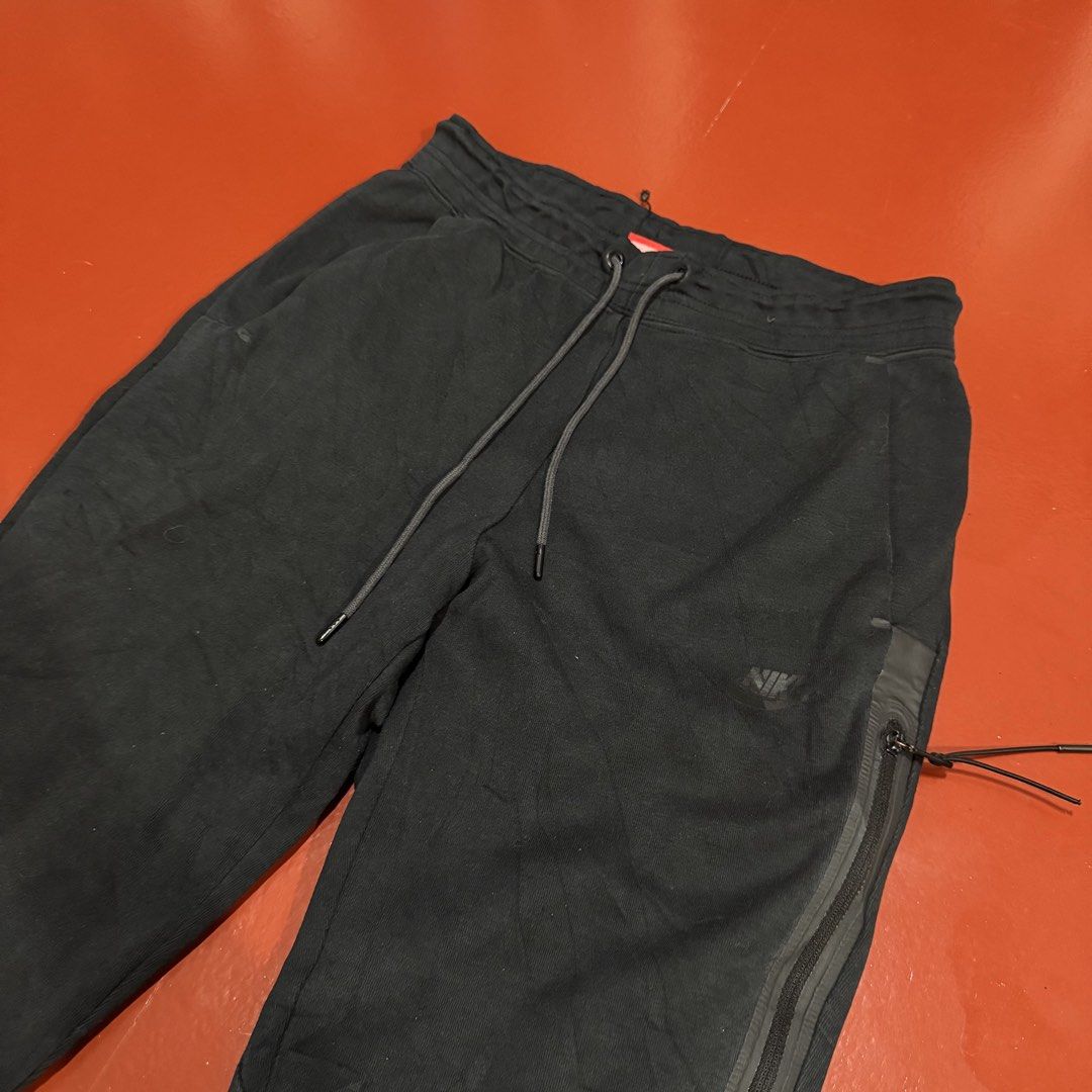 NIKE TECH FLEECE JOGER PANTS (Category: Joggers) located in Pasig City. Submitted by buzzthrifty (Listing ID 1464266330, Image 2). Description: SIZE 28-30WAIST EXCELLENT CONDITION .