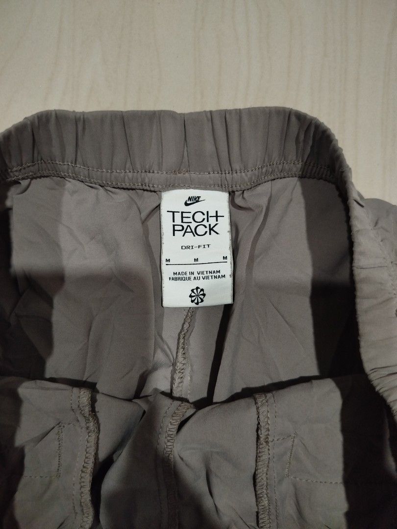 Nike Tech Pack Dri-Fit Grey Track Pants Size M (Category: Joggers) located in Aroroy. Submitted by dr0p-a-dr1p (Listing ID 1464207359, Image 3). Description: Waist: 30-34 Length: 40 - Grey Nike Tech Pack Pants - Dri-Fit material for comfort and performance - Elastic waistband with adjustable drawstring - Size: Medium (M) - Made in Vietnam - Versatile: Perfect for workouts or everyday casual wear - Please check photos for detailed condition..
