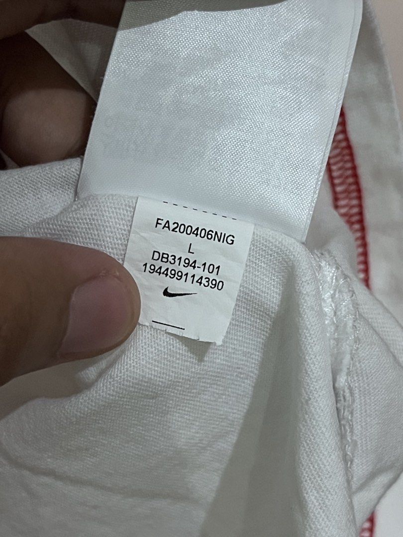 NIKE TEE (Category: Tshirts & Polo Shirts ) located in Matanao. Submitted by eyyymar (Listing ID 1464289880, Image 3). Description: Nike Tee -Dimes:21x26.5 -Excellent Condition -Issue: None .