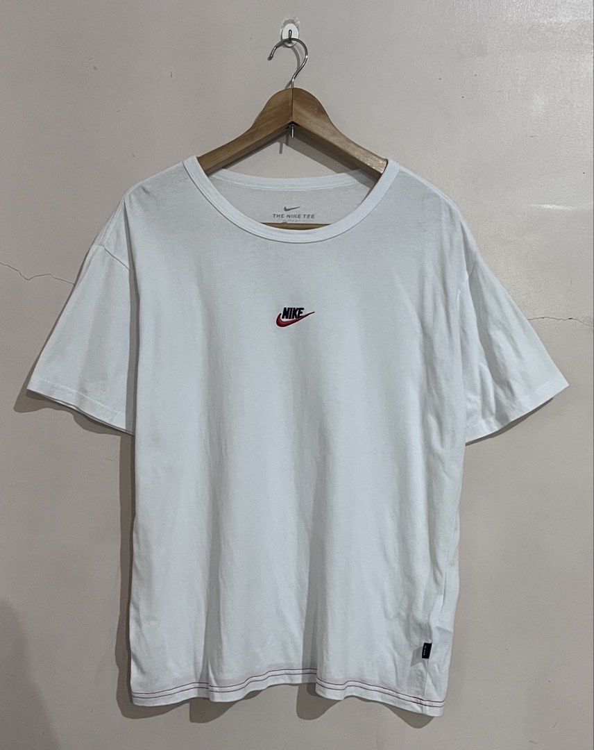NIKE TEE (Category: Tshirts & Polo Shirts ) located in Matanao. Submitted by eyyymar (Listing ID 1464289880, Image 1). Description: Nike Tee -Dimes:21x26.5 -Excellent Condition -Issue: None .
