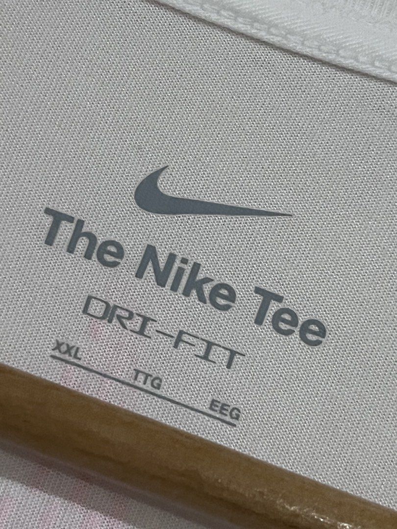 NIKE TEE (Category: Tshirts & Polo Shirts ) located in Matanao. Submitted by eyyymar (Listing ID 1464290469, Image 3). Description: Nike Tee -Dimes:22.5x28.5 -Good as new -Issue: None DM📩.
