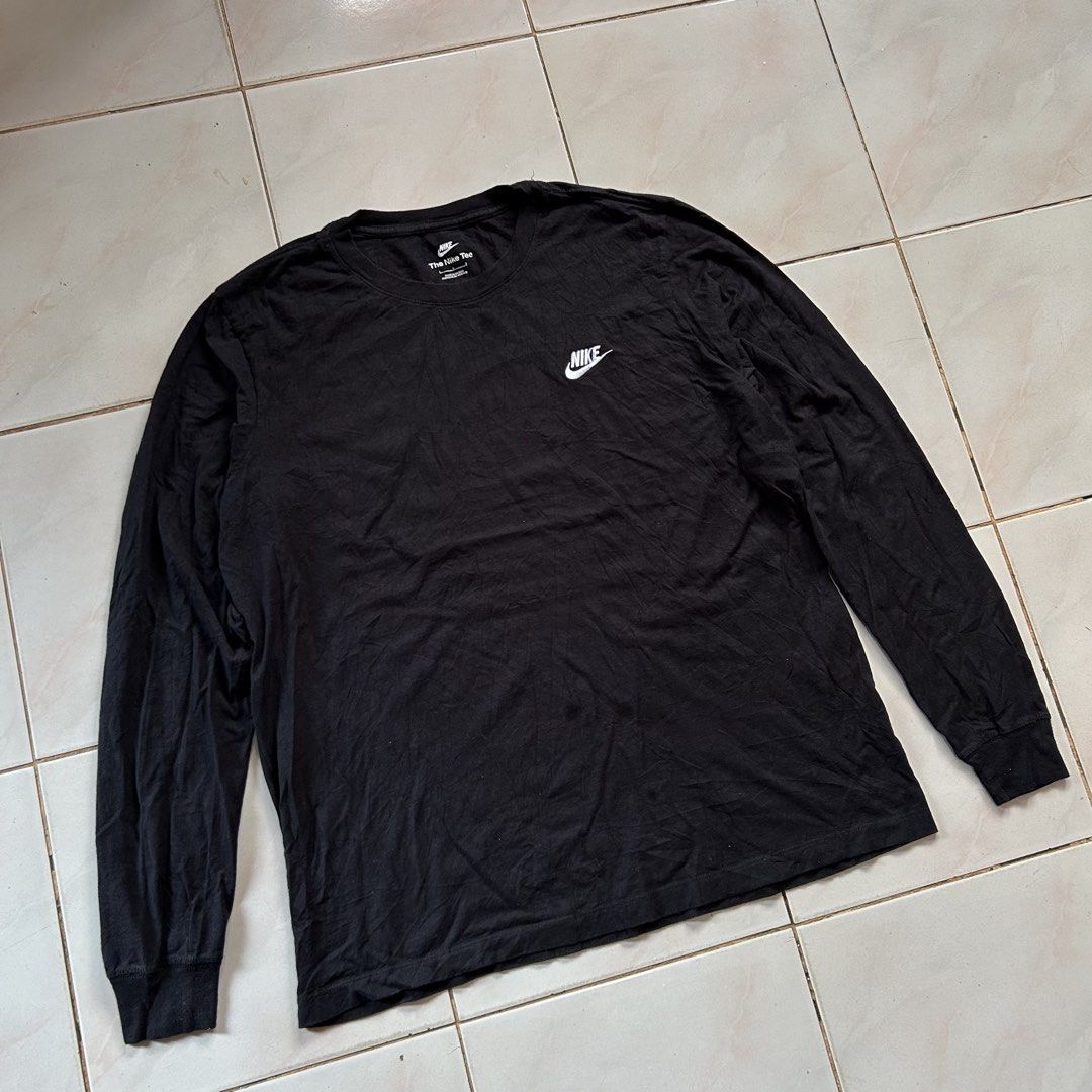 Nike The Nike Tee Long Sleeve 🔥 (Category: Activewear) located in Jinoba-an. Submitted by eegiboy (Listing ID 1464181293, Image 3). Description: - Black long-sleeved Nike t-shirt - Classic embroidered Nike logo on chest - Made in Mexico - Size L - Ideal for casual wear or layering - Simple and versatile Wts: Nike longsleeve 🔥 Large size Dimes:23/28 Excellent condition 😍 Needwash 😘 600plussf Dm me if interested 📩 Thankyou🙏😇.