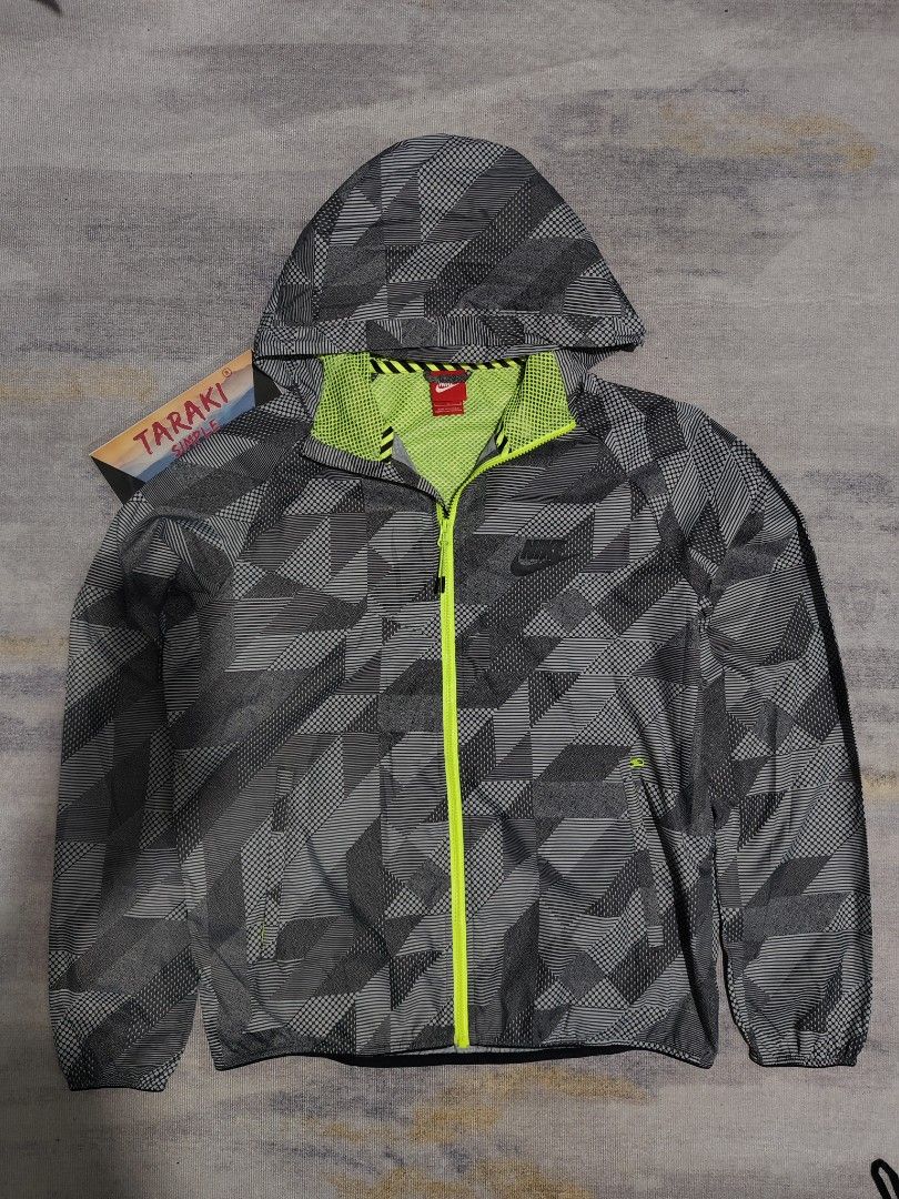 Nike track & field lightweight & packable jacket (Category: Coats, Jackets and Outerwear) located in Baguio. Submitted by igorotak.111.taraki.com (Listing ID 1464286702, Image 2). Description: FS NIKE TRACK N FIELD LIGHTWEIGHT & PACKABLE AS NEW NO ISSUES SOLID NITO ♥️ L-25 W-22 CAN FIT M-L CAN DO.