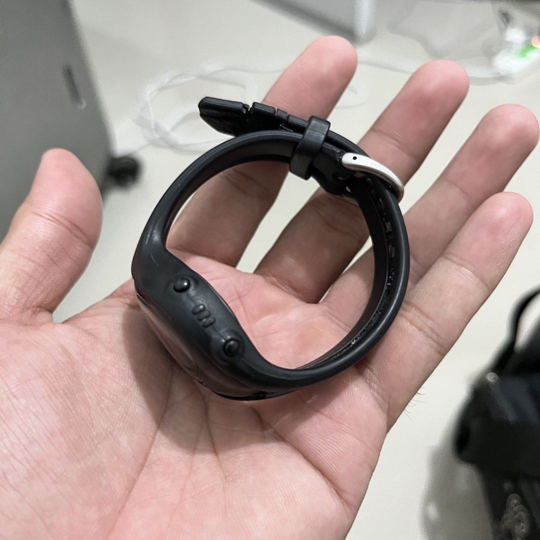 Nike Triax (Category: Wearables & Smart Watches) located in San Fernando. Submitted by cyrelregal27910 (Listing ID 1464247257, Image 2). Description: Nike triax black gloss Woth extra batt palagay nyo nalang Working Some minor dents kita naman sa pic *need funds .