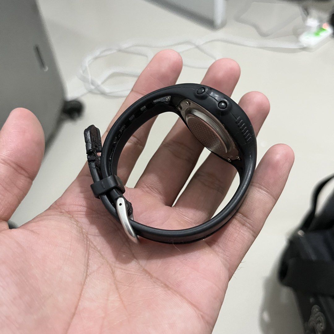 Nike Triax (Category: Wearables & Smart Watches) located in San Fernando. Submitted by cyrelregal27910 (Listing ID 1464247257, Image 3). Description: Nike triax black gloss Woth extra batt palagay nyo nalang Working Some minor dents kita naman sa pic *need funds .