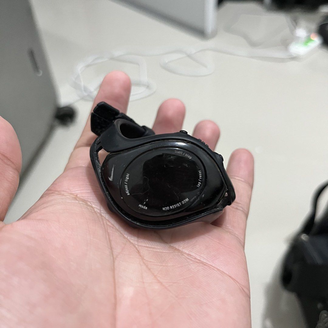 Nike Triax (Category: Wearables & Smart Watches) located in San Fernando. Submitted by cyrelregal27910 (Listing ID 1464247257, Image 1). Description: Nike triax black gloss Woth extra batt palagay nyo nalang Working Some minor dents kita naman sa pic *need funds .