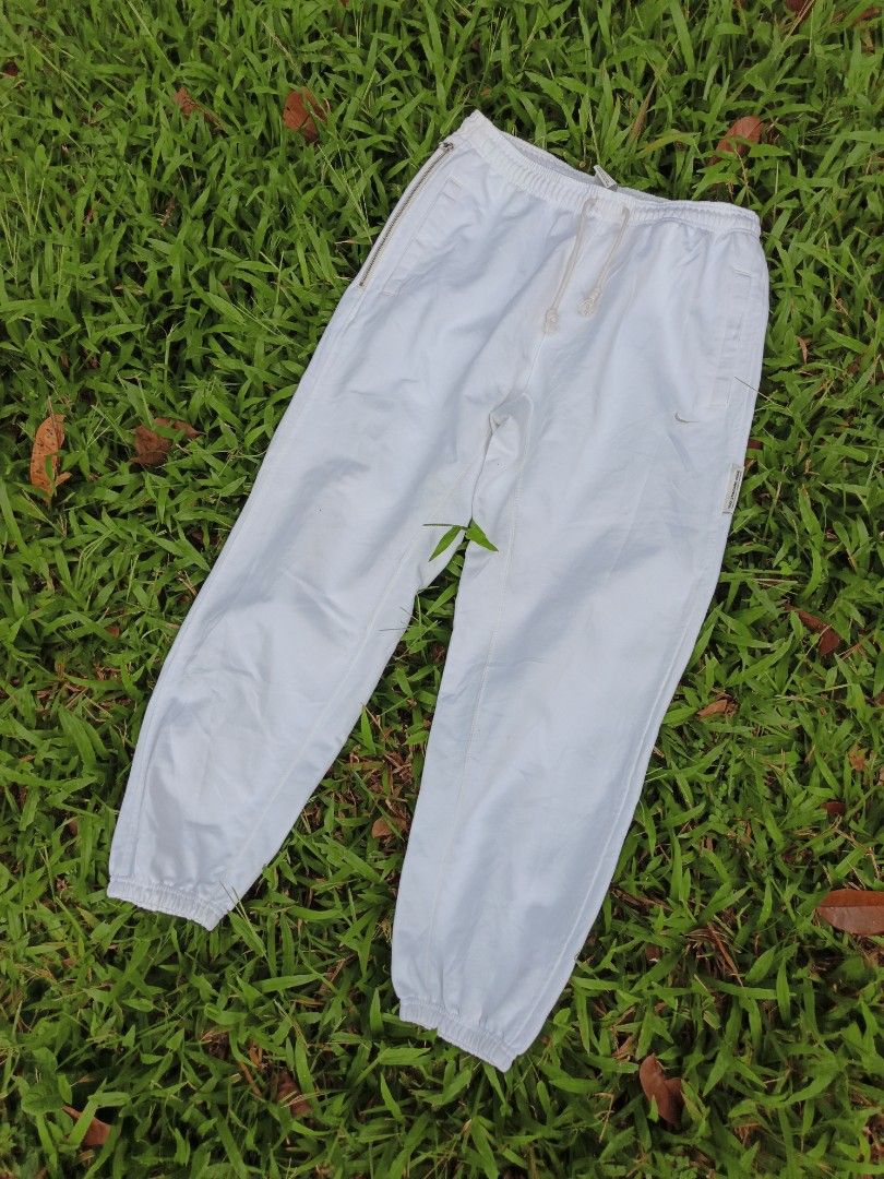 NIKE TRIPLE WHITE BAGGY SWEATS (Category: Joggers) located in Los Banos. Submitted by kiel_labadan (Listing ID 1464344844, Image 2). Description: DIMES SIZE 32-40 LENGTH 42 NO ISSUES.