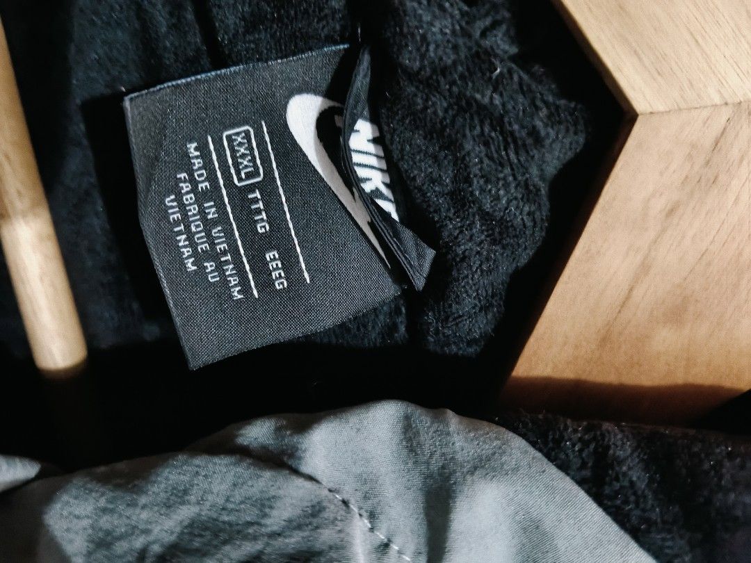 NIKE WINDBREAKER (Category: Coats, Jackets and Outerwear) located in Masbate. Submitted by arielagost83627 (Listing ID 1464222752, Image 3). Description: Color Rate: 9.8/10 Dimes: 23x30 Issue: None Excellent Condition.