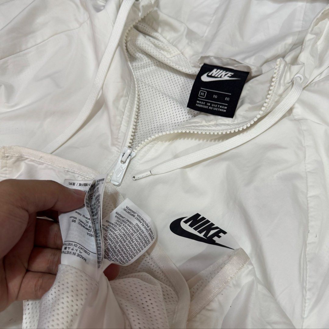 NIKE WINDBREAKER (Category: Coats, Jackets and Outerwear) located in Pasig City. Submitted by buzzthrifty (Listing ID 1464246907, Image 3). Description: SIZE L-XL 22x25 VG CONDITION LAST PIC ISSUE NEEDS WSH .