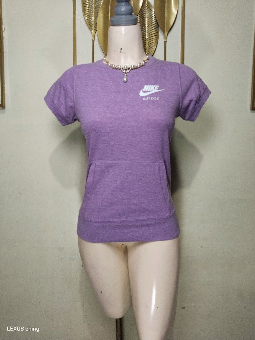Nike womens crew neck with kangaroo pocket. (Category: Activewear) located in Manila. Submitted by lexusthrift1995 (Listing ID 1464148447, Image 1). Description: Size- LARGE on tag but fit to SMALL to MEDIUM Dimension- 17x22 good condition ‼️150.pesos plus shipping fee 💸MODE OF PAYMENT- GCASH payment first 🚛MODE OF DELIVERY- J&T or LALAMOVE 📍LOCATION- NORTH CALOOCAN CAMARIN BRGY.177 1705 SUNFLOWER STREET. 🗒Note: Please manage your expectation