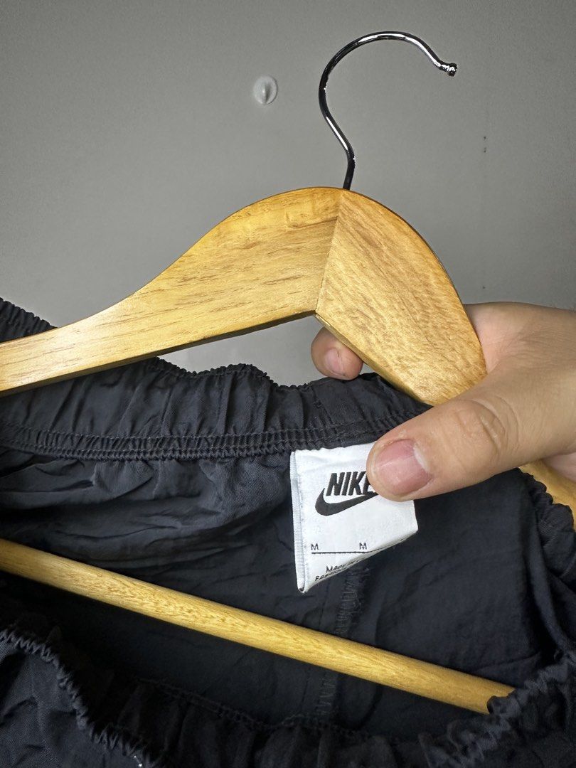 NIKE WOOVEN CARGO (Category: Shorts) located in Molave. Submitted by thriftmate13 (Listing ID 1464178714, Image 2). Description: .