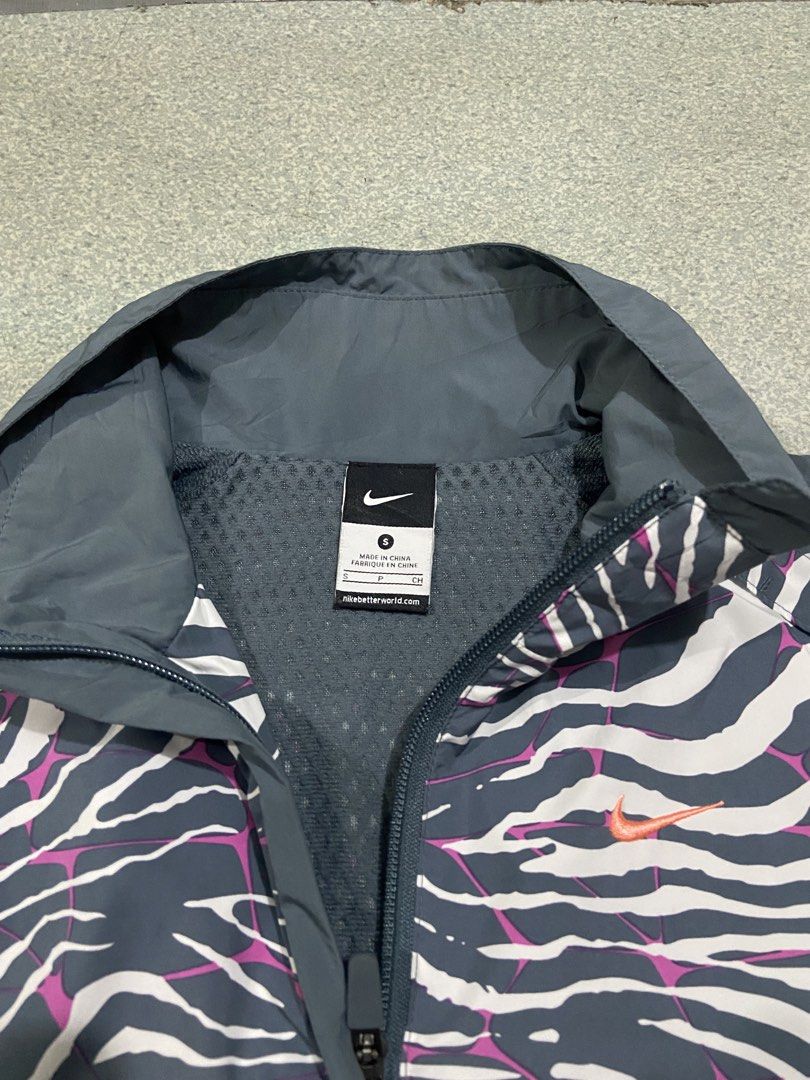 Nike Windbreaker Zebra size Small Womens (Category: Coats, Jackets and Outerwear) located in Baguio. Submitted by chicoroy (Listing ID 1464304068, Image 2). Description: Nike Windbreaker Size S Womens Dimes:18/23.5 No issue need wash only Excellent Condition Baguio City location can ship JNT.