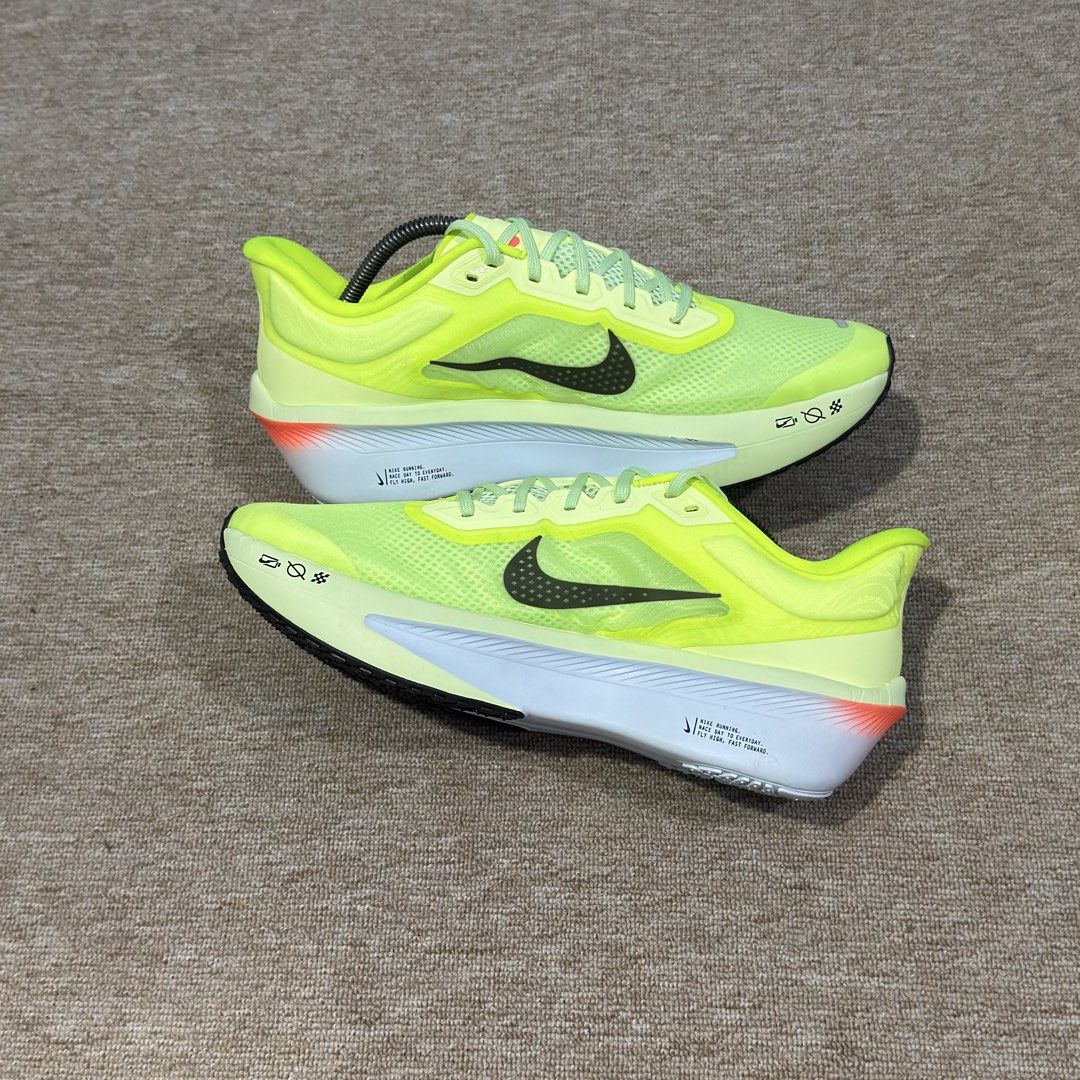 NIKE ZOOMFLY 6 NEON (Category: Sneakers) located in Cebu City. Submitted by kierford0318 (Listing ID 1464153155, Image 2). Description: US MENS-11 EUR-45 CM-29 EXCELLENT CONDITION ✅PRELOVED ORIGINAL .