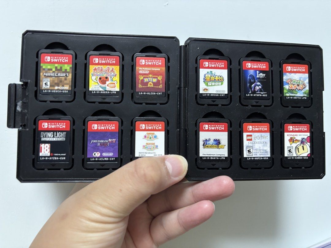 Nintendo Switch Game Cartridges - Various Titles （分類：Nintendo 任天堂）位於 Hong Kong。 由 faungallops 提交（商品編號 1464207706，圖片 1）。簡介： 🎮 Nintendo Switch 熱門遊戲大放送！寶可夢、聖火降魔錄、人氣大作（全數淨卡匣/無盒，9折筍價出讓，全收更方便！） 內文： 👋 各位 Switch 玩家好！清櫃大平賣，全部遊戲均為二手淨卡匣（無原裝盒），金手指讀取正常，光速交收！ ✨ 全數九折特惠發售（以最高二手市價計算 9 折），適合想平玩大作的朋友！如果全部一次過買走，可按所有項目的九折總價一次過打包（詳見最底）！ 📚 遊戲清單與詳細介紹： 1. 大人的 Nintendo Switch 腦部鍛鍊 * 中英日名稱：中文：東北大學加齢醫學研究所 川島隆太教授監修 大人的 Nintendo Switch 腦部鍛鍊 / 英文：Brain Age / 日文：東北大学加齢医学研究所 