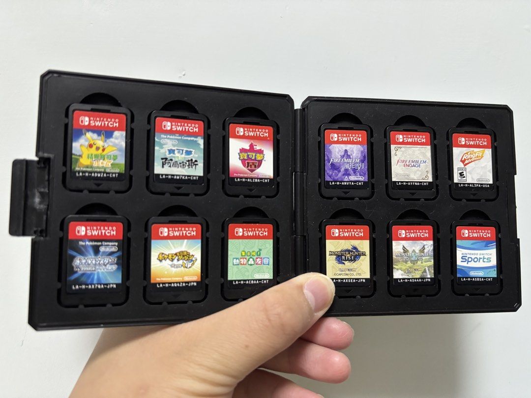 Nintendo Switch Game Cartridges - Various Titles （分類：Nintendo 任天堂）位於 Hong Kong。 由 faungallops 提交（商品編號 1464207706，圖片 2）。簡介： 🎮 Nintendo Switch 熱門遊戲大放送！寶可夢、聖火降魔錄、人氣大作（全數淨卡匣/無盒，9折筍價出讓，全收更方便！） 內文： 👋 各位 Switch 玩家好！清櫃大平賣，全部遊戲均為二手淨卡匣（無原裝盒），金手指讀取正常，光速交收！ ✨ 全數九折特惠發售（以最高二手市價計算 9 折），適合想平玩大作的朋友！如果全部一次過買走，可按所有項目的九折總價一次過打包（詳見最底）！ 📚 遊戲清單與詳細介紹： 1. 大人的 Nintendo Switch 腦部鍛鍊 * 中英日名稱：中文：東北大學加齢醫學研究所 川島隆太教授監修 大人的 Nintendo Switch 腦部鍛鍊 / 英文：Brain Age / 日文：東北大学加齢医学研究所 