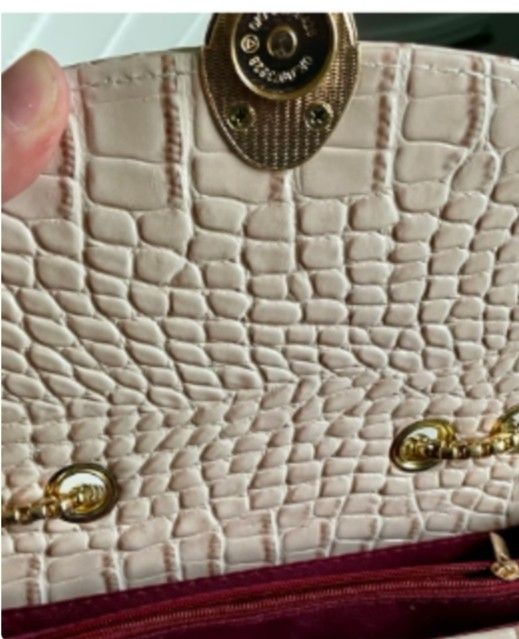 No name (Category: Shoulder Bags) located in Cavite. Submitted by silverhorse_4206ba (Listing ID 1464182455, Image 1). Description: declutter bought abroad.
