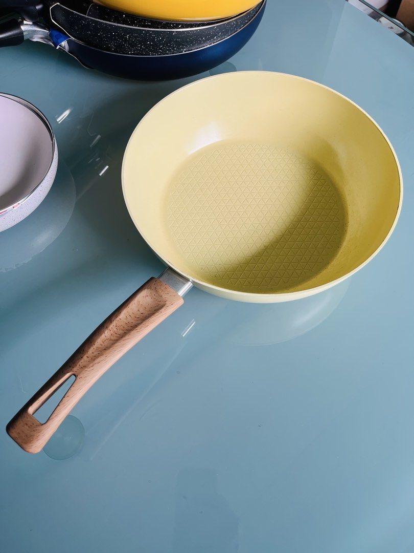Nonstick frying pans in different sizes (8pcs) (Category: Cookware & Accessories) located in Quezon City. Submitted by wacpon_061972 (Listing ID 1464240290, Image 1). Description: Nonstick frying pans in different sizes (9pcs) Take All!!!.