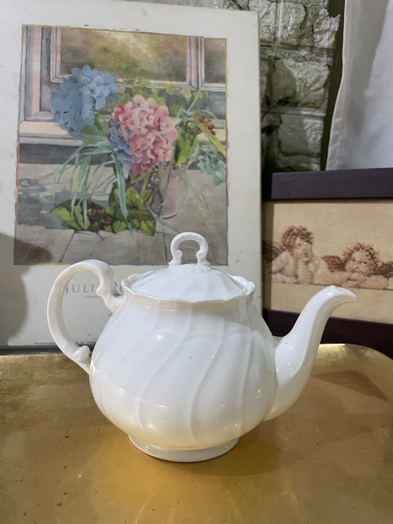Noritake Japan Studio Collection Porcelain Teapot (Category: Coffee & Tea Tableware) located in Malaybalay. Submitted by timelessheirlooms (Listing ID 1464238043, Image 2). Description: .