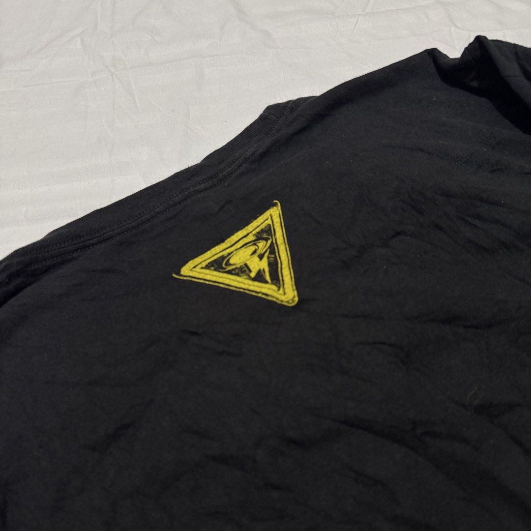 OAKLEY (Category: Tshirts & Polo Shirts ) located in Pasig City. Submitted by jaaard (Listing ID 1464244280, Image 3). Description: Oakley Size XL 23.5x29.5 Vgood condition need wash.
