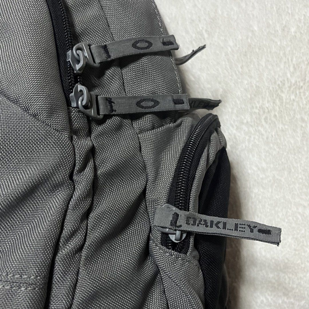 OAKLEY FLAK PACK 2.0 BACKPACK (Category: Backpacks) located in Naga. Submitted by goodfinds_only.v1 (Listing ID 1464278902, Image 2). Description: FOR SALE -OAKLEY FLAK PACK 2.0 BACKPACK MEASUREMENTS CAPACITY OF 32 LITERS HEIGHT:18 INCHES WIDTH:15 INCHES DEPTH:5.5 INCHES COLOR RATE:9/10 EXPECT SOME WEAR OF USAGE. THRIFTED NOT BRANDNEW GOOD CONDITION FEATURES: -SPACIOUS COMPARTMENT EQUIPPED WITH INTERNAL LAPTOP SLEEVE 3 PANEL INTERIOR DIVIDER -EXT