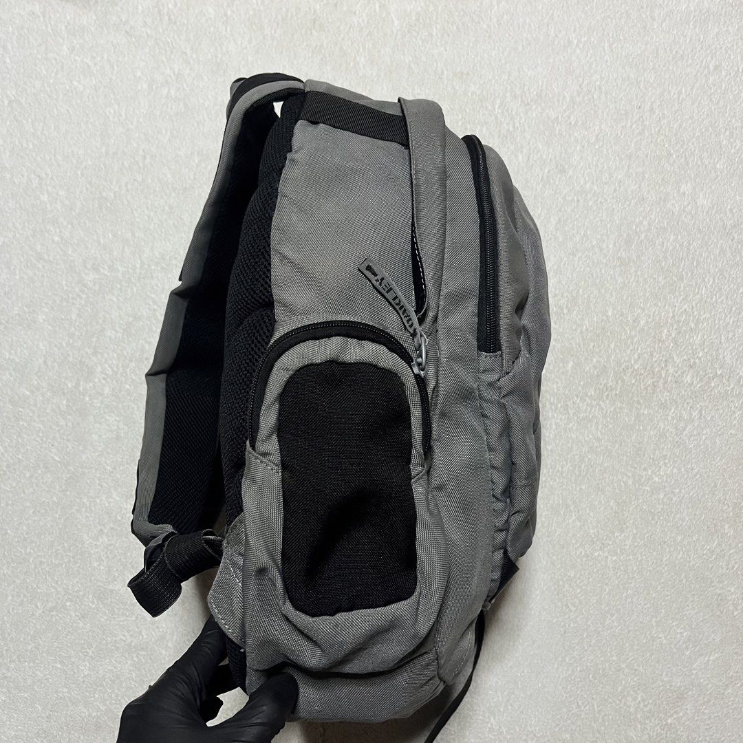 OAKLEY FLAK PACK 2.0 BACKPACK (Category: Backpacks) located in Naga. Submitted by goodfinds_only.v1 (Listing ID 1464278902, Image 3). Description: FOR SALE -OAKLEY FLAK PACK 2.0 BACKPACK MEASUREMENTS CAPACITY OF 32 LITERS HEIGHT:18 INCHES WIDTH:15 INCHES DEPTH:5.5 INCHES COLOR RATE:9/10 EXPECT SOME WEAR OF USAGE. THRIFTED NOT BRANDNEW GOOD CONDITION FEATURES: -SPACIOUS COMPARTMENT EQUIPPED WITH INTERNAL LAPTOP SLEEVE 3 PANEL INTERIOR DIVIDER -EXT