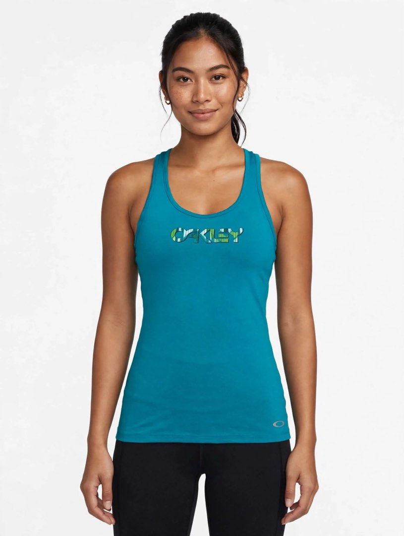 OAKLEY Racerback Tanktop (Category: Activewear) located in San Fernando. Submitted by ramjames18 (Listing ID 1464236522, Image 1). Description: •OAKLEY Racerback Tanktop 🔥 -Excellent Condition -9.+/10 Color Rate -Quickdry (Good for Workout, Running, Sports (Pickle, Tennis, Badminton etc) -Xl womens(18x29) -fits Small onwards Pm sa interested! 📥 .
