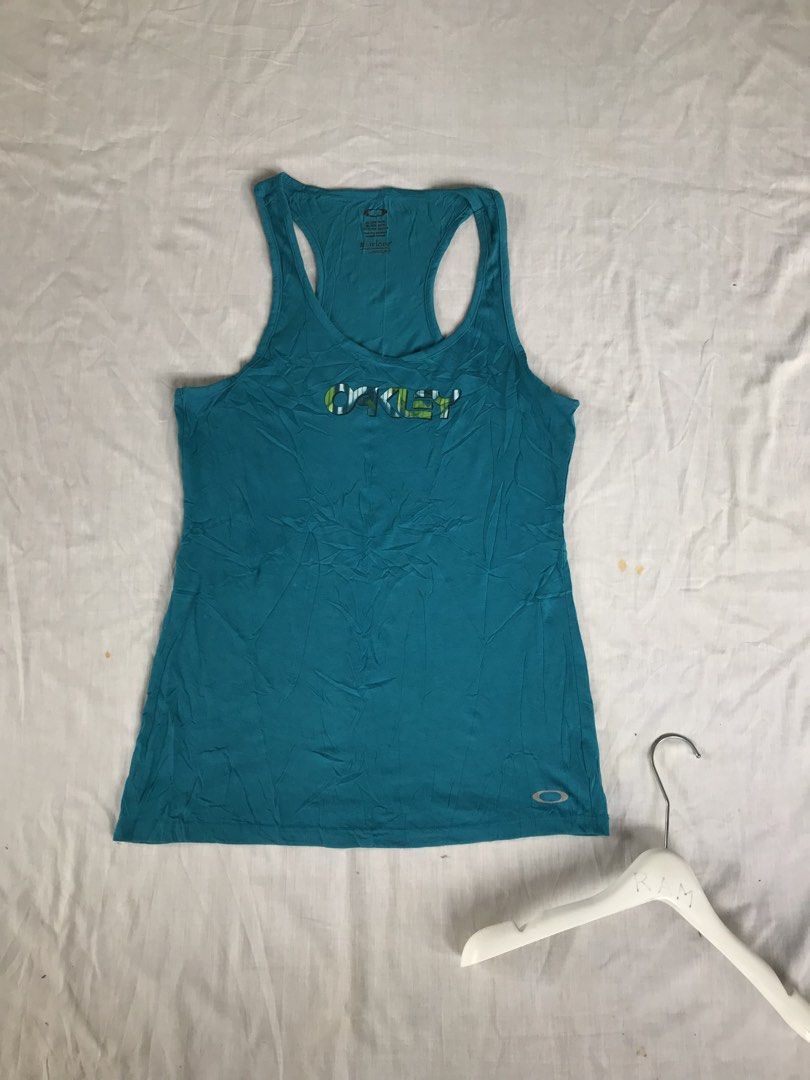 OAKLEY Racerback Tanktop (Category: Activewear) located in San Fernando. Submitted by ramjames18 (Listing ID 1464236522, Image 2). Description: •OAKLEY Racerback Tanktop 🔥 -Excellent Condition -9.+/10 Color Rate -Quickdry (Good for Workout, Running, Sports (Pickle, Tennis, Badminton etc) -Xl womens(18x29) -fits Small onwards Pm sa interested! 📥 .