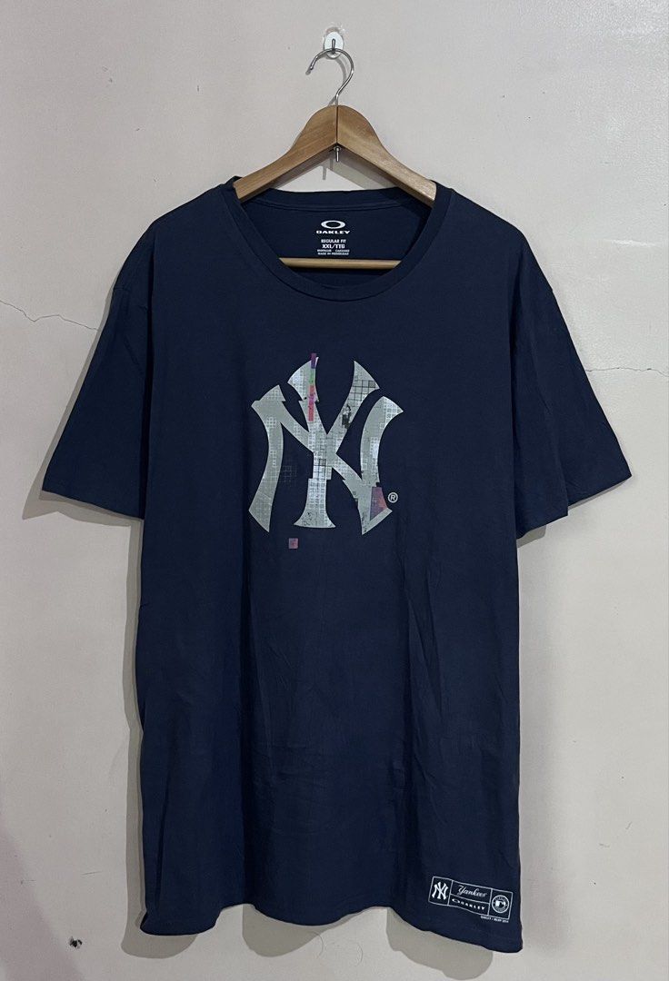 OAKLEY X YANKEES TEE (Category: Tshirts & Polo Shirts ) located in Matanao. Submitted by eyyymar (Listing ID 1464291413, Image 1). Description: Oakley x Yankess -Dimes:24.5x31.5 -Size:2XL -Excellent Condition -Issue: None DM📩.
