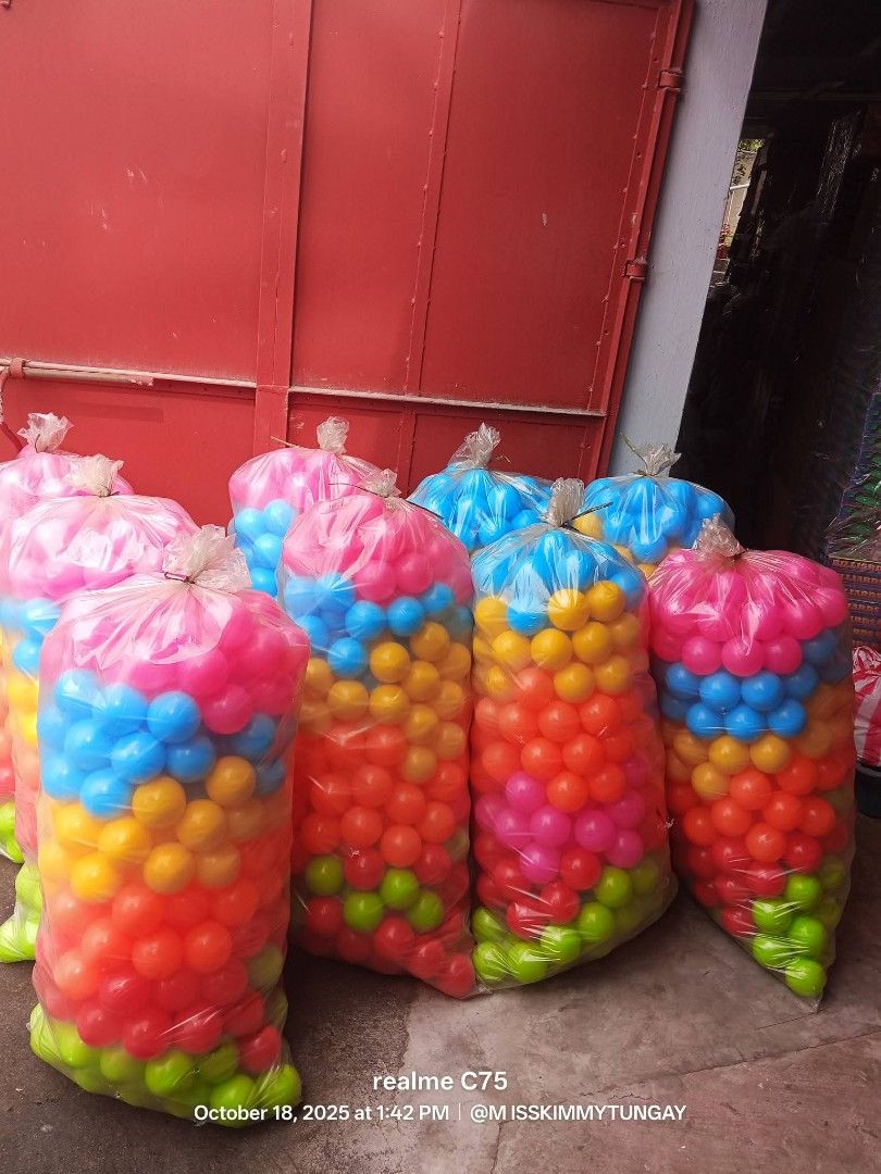 OCEAN BALL (Category: Plushies & Soft Toys) located in Paranaque City. Submitted by kimmy.tungay (Listing ID 1464286175, Image 3). Description: OCEAN BALLS PLASTIC BALL The balls are made of a durable, but soft plastic. They won't puncture when a child jumps on a pile, but are soft enough to not hurt even when used roughly. 8cm in size measured by a caliper. PASTEL COLOR SERIES OCEAN BALLS HIGH QUALITY SIZE: 8CM original color 6.85 pastel 7.50 Av