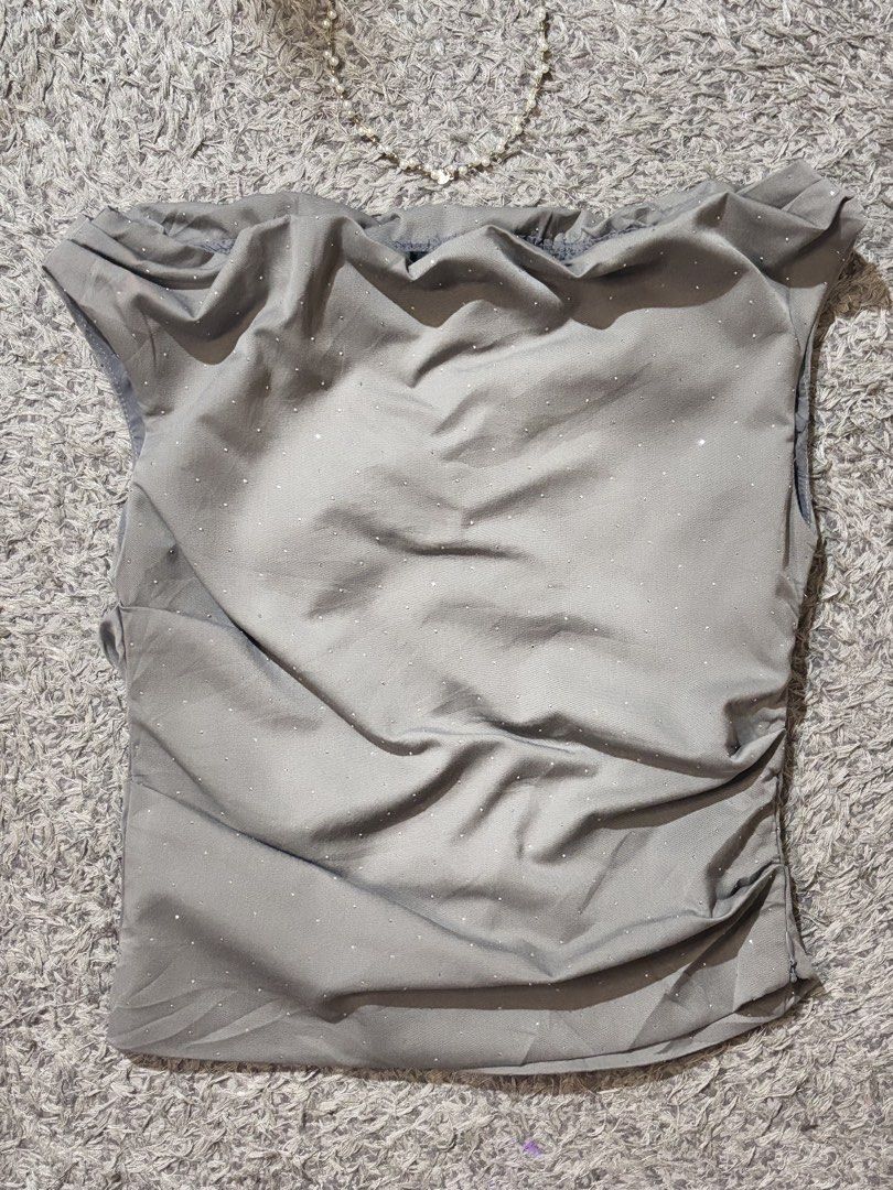 Off shoulder gray top (Category: Others Tops) located in Manila. Submitted by kattlacsamana (Listing ID 1464251649, Image 1). Description: .