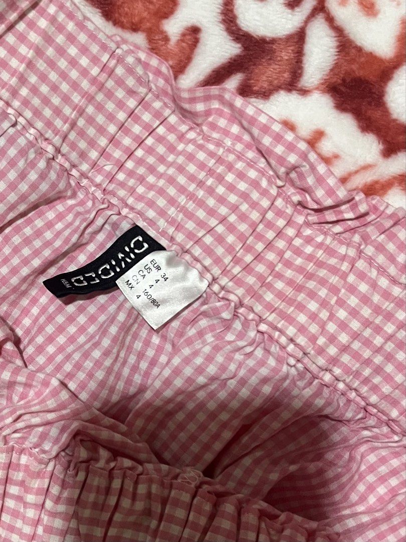 Off shoulder pink top (Category: Blouses) located in Antipolo. Submitted by ally.sells (Listing ID 1464279973, Image 3). Description: -h&m top -given from abroad but never worn mop:gcash (sf should be shouldered by the buyer ❤️) RFS: tambak -dm for inquiries!.