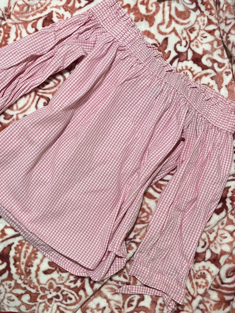 Off shoulder pink top (Category: Blouses) located in Antipolo. Submitted by ally.sells (Listing ID 1464279973, Image 1). Description: -h&m top -given from abroad but never worn mop:gcash (sf should be shouldered by the buyer ❤️) RFS: tambak -dm for inquiries!.