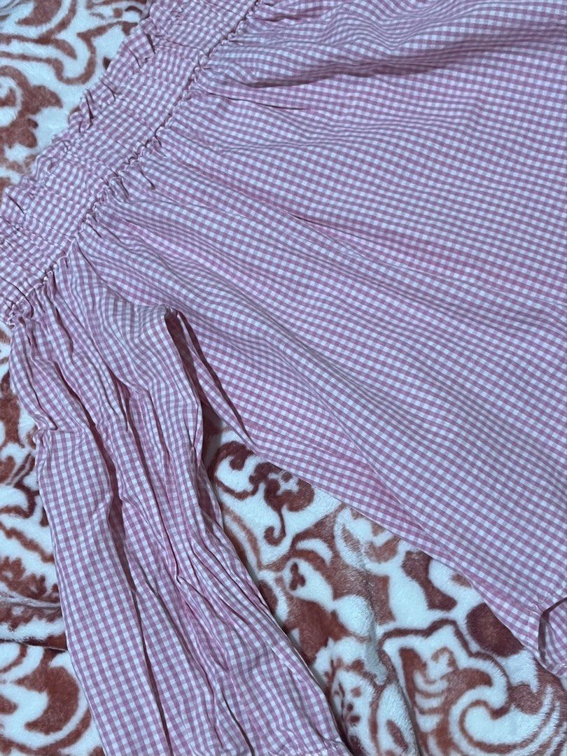 Off shoulder pink top (Category: Blouses) located in Antipolo. Submitted by ally.sells (Listing ID 1464279973, Image 2). Description: -h&m top -given from abroad but never worn mop:gcash (sf should be shouldered by the buyer ❤️) RFS: tambak -dm for inquiries!.