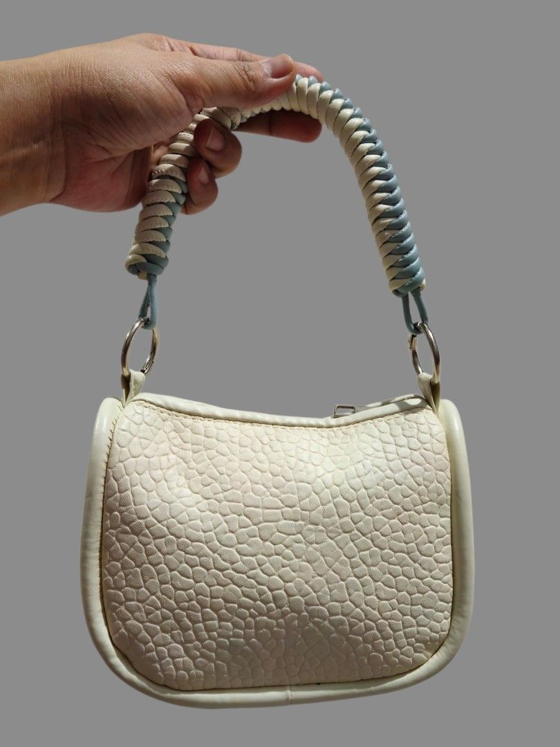 Off White Textured Handbag with strap (Category: Shoulder Bags) located in Quezon City. Submitted by kirstenbella (Listing ID 1464278059, Image 3). Description: - Off white textured handbag - Unique braided handle - Includes detachable strap - Silver hardware - H 6" x L 7" x D 3.5" Inches - NO Issue like new condition - Pickup is welcome or free shipping 📞You may also reach me through: Text, RCS, Vib@r, Telegr@m, or Wh@tsApp using the number lis