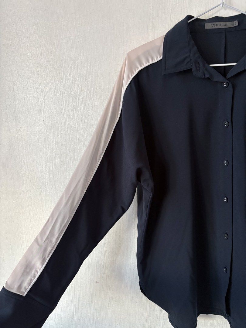 office top (Category: Longsleeves) located in Binangonan. Submitted by polinn.xx (Listing ID 1464155735, Image 2). Description: high quality s-m.